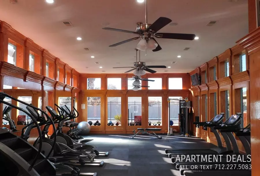 411 Rodeo Square Drive, Houston, TX 77072 photo 4