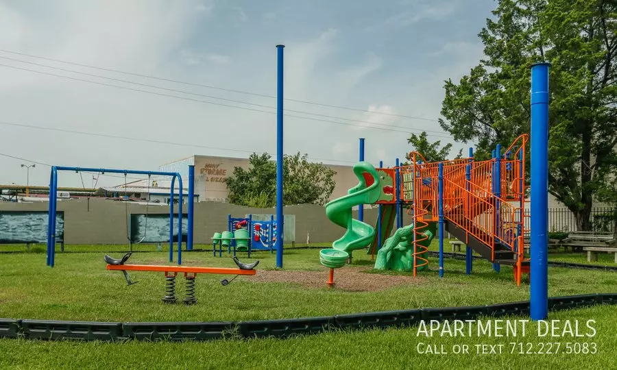 411 Rodeo Square Drive, Houston, TX 77072 photo 5
