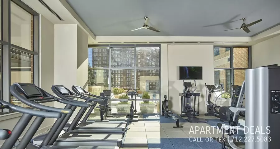 413 Travis Street, Houston, TX 77002 photo 2