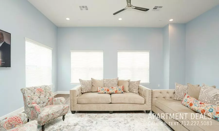 424 Northpoint Drive, Houston, TX 77060 photo 2
