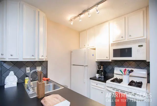 426 W Alabama St photo 3
