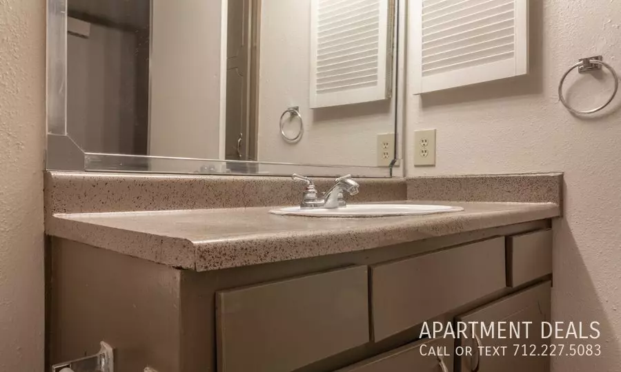 446 West Parker Road, Houston, TX 77091 photo 2