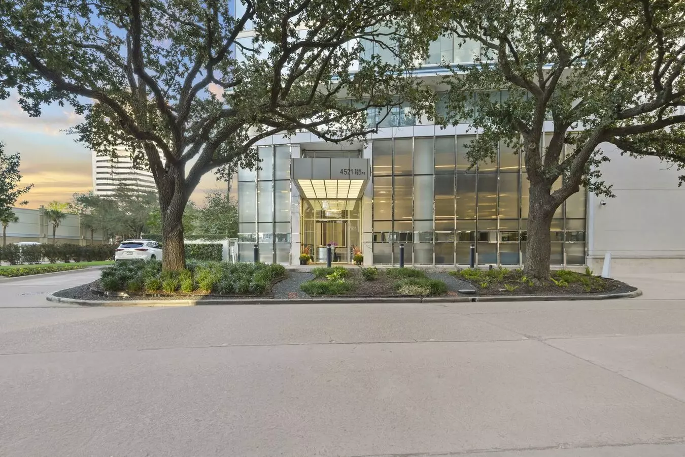 Stunning High Rise Unit In The Affluent River Oaks District! photo 2