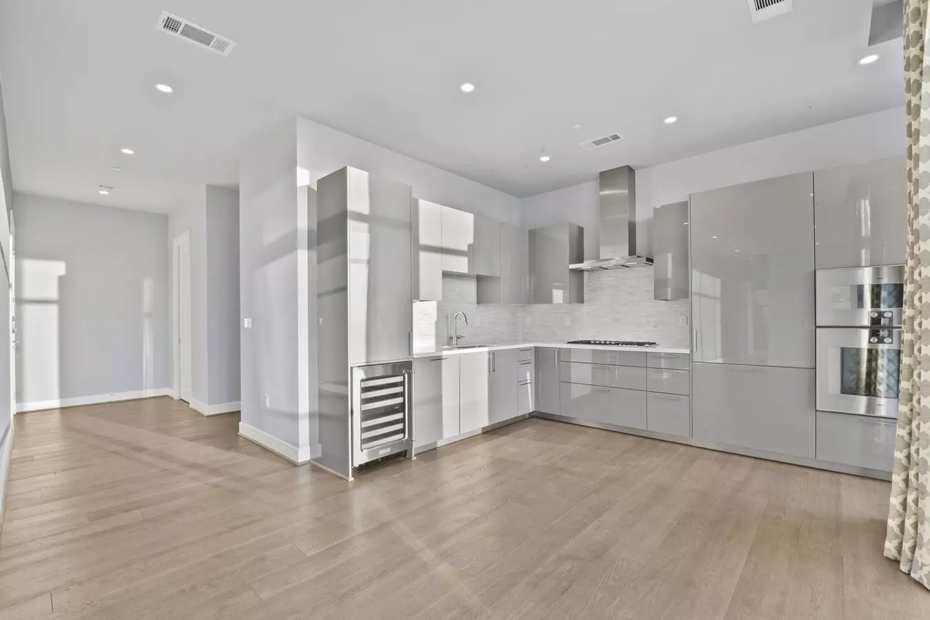 Stunning High Rise Unit In The Affluent River Oaks District! photo 5