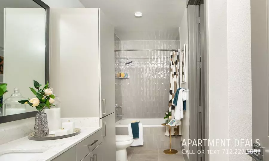 4617 Montrose Boulevard, Houston, TX 77006 photo 2