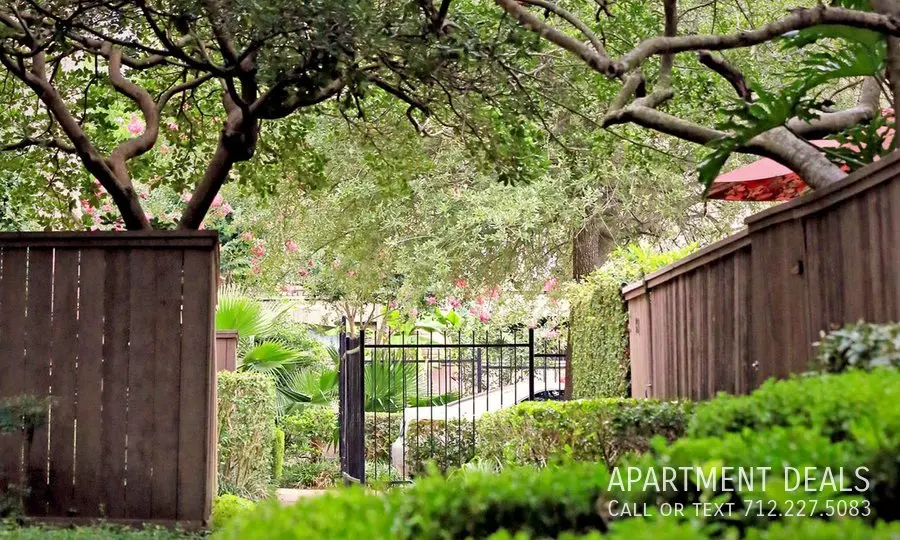 4661 Wild Indigo Street, Houston, TX 77027 photo 5