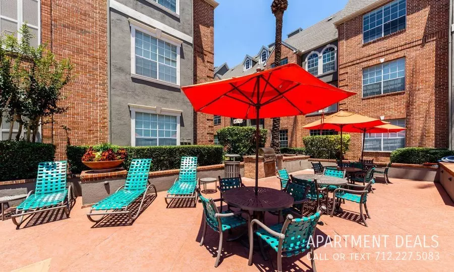 4854 Pin Oak Park, Houston, TX 77081 photo 4