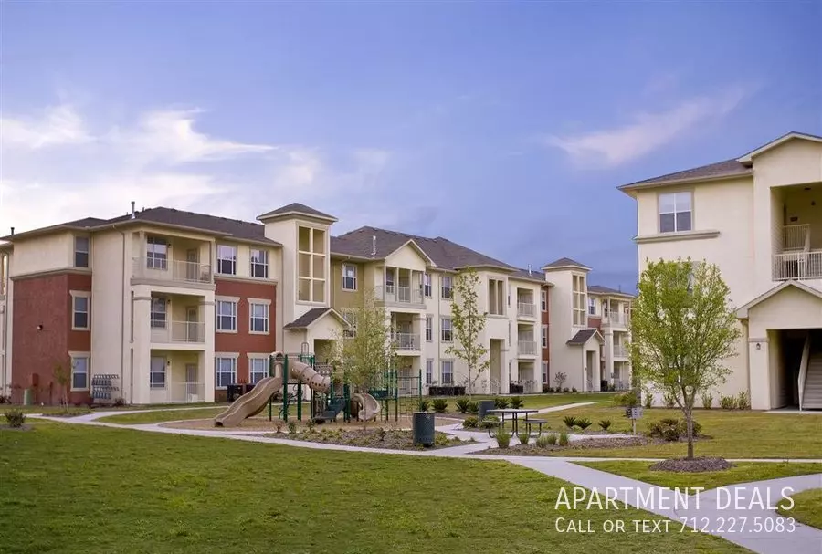 5021 Aldine Bender Road, Houston, TX 77032 photo 2