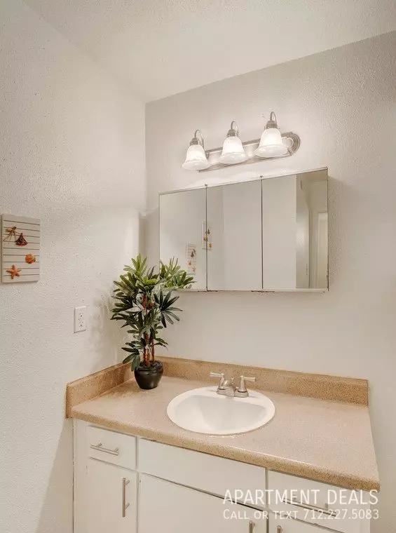 5028 South Willow Drive, Houston, TX 77035 photo 3