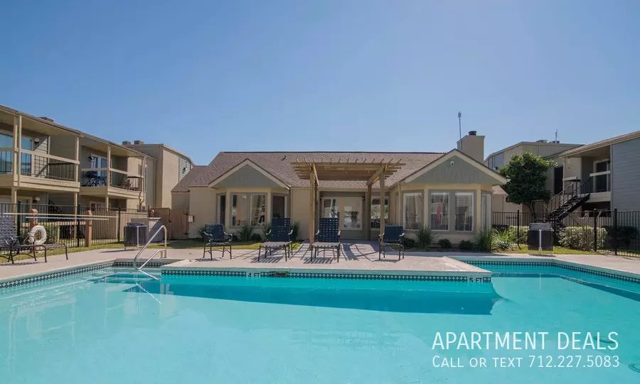 5028 South Willow Drive, Houston, TX 77035 photo 2