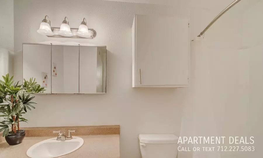 5028 South Willow Drive, Houston, TX 77035 photo 5