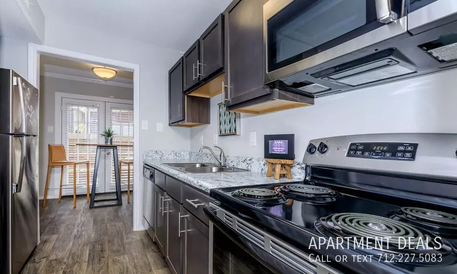 511 Cypress Station Drive, Houston, TX 77090 photo 2