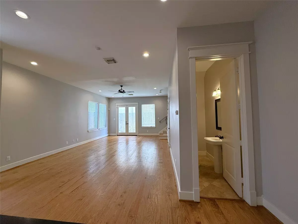 5237 Center Street, Houston, TX 77007 photo 4