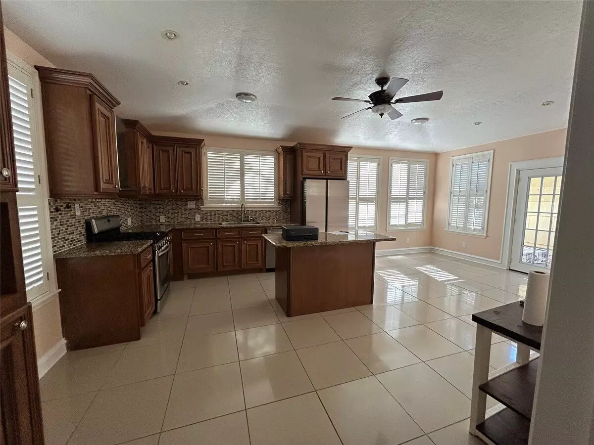 5315 Poinciana Drive, Houston, TX 77092 photo 5