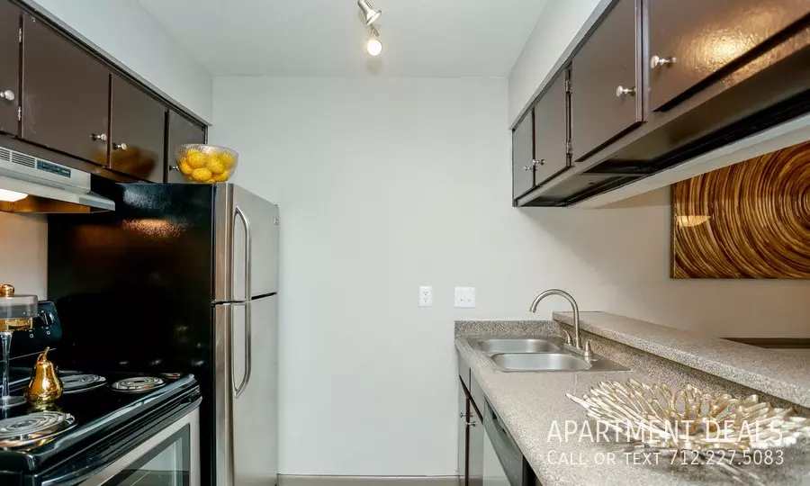 5359 Deep Forest Drive, Houston, TX 77092 photo 2