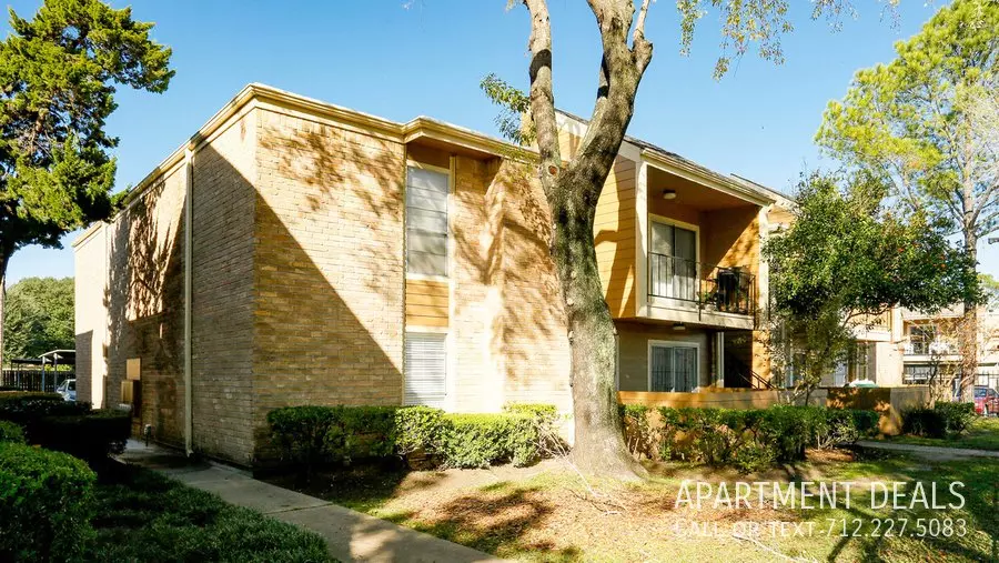 5359 Deep Forest Drive, Houston, TX 77092 photo 5