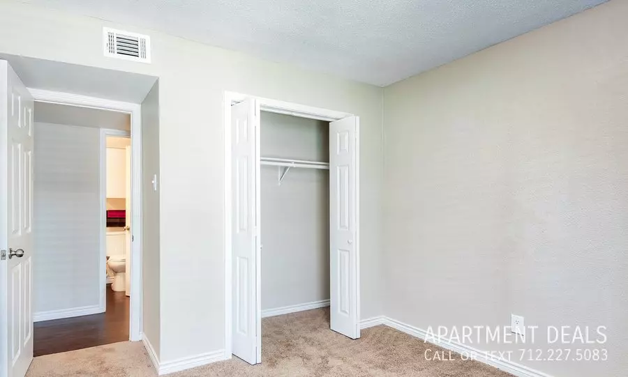 536 Normandy Street, Houston, TX 77015 photo 2
