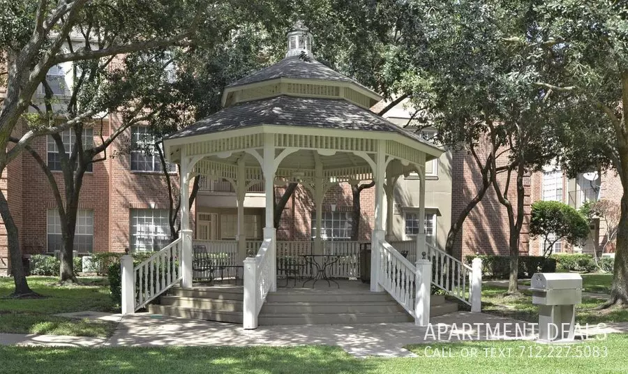 5460 Newcastle Drive, Houston, TX 77081 photo 5