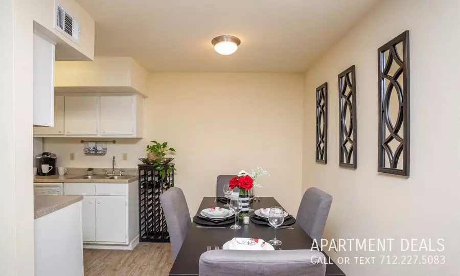 55262 Queen Annes Road, Houston, TX 77024 photo 2