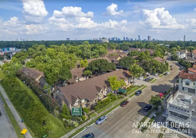 55262 Queen Annes Road, Houston, TX 77024 photo 3