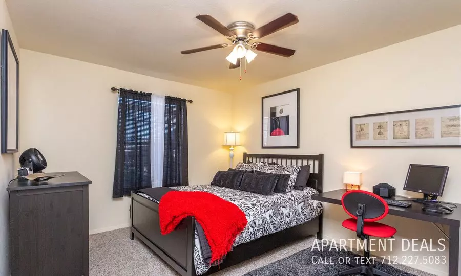 55262 Queen Annes Road, Houston, TX 77024 photo 5