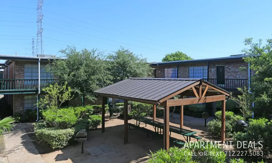 5621 Rampart Street, Houston, TX 77081 photo 2