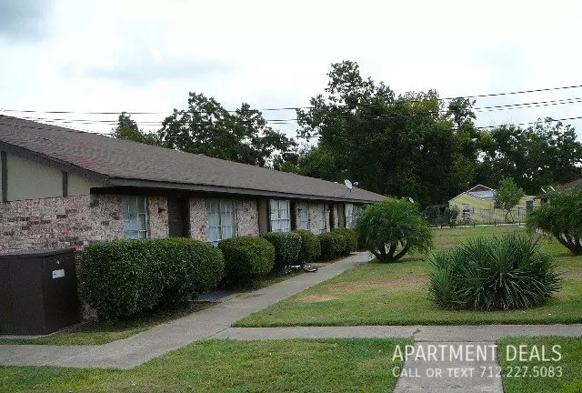 58 Bennington Street, Houston, TX 77022 photo 2