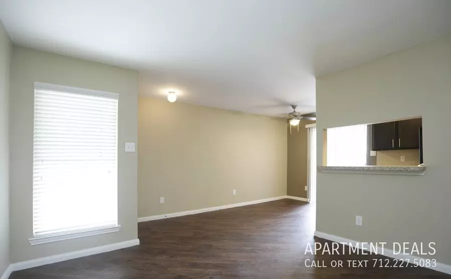 5836 S Lk photo 3