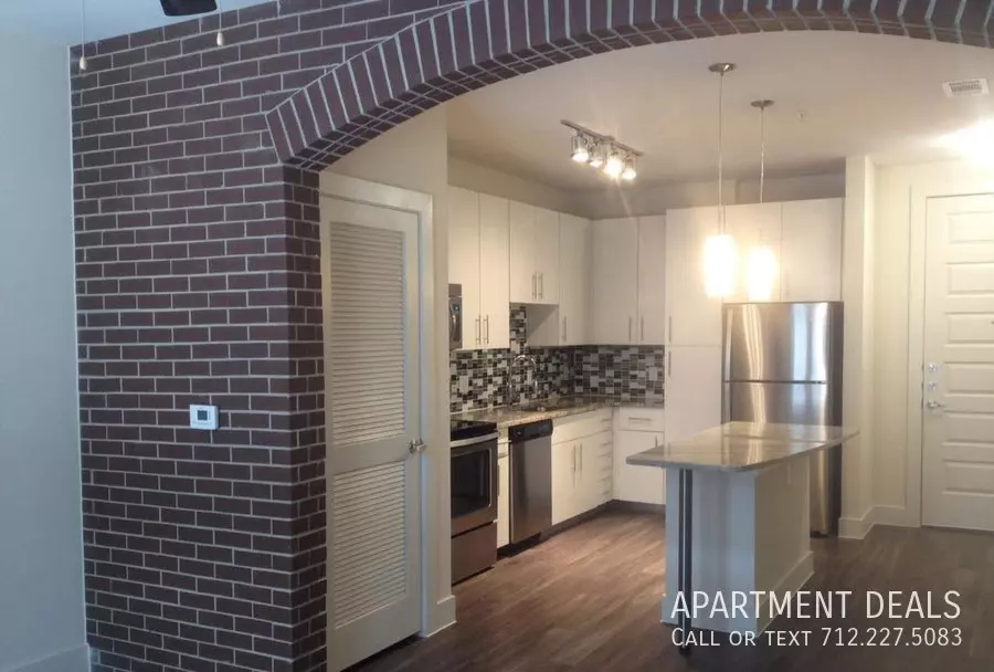 5886 Inwood Drive, Houston, TX 77057 photo 2