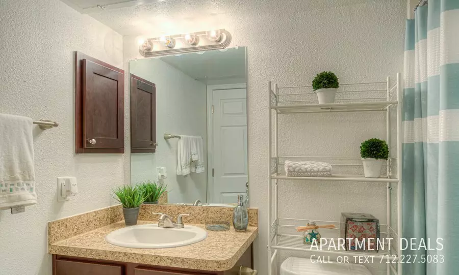 5906 North Braeswood Boulevard, Houston, TX 77074 photo 3
