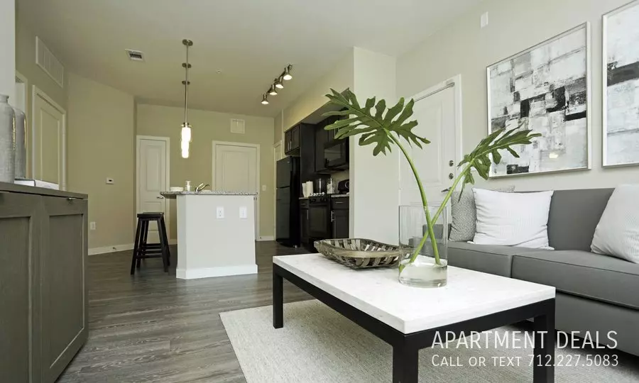 6 Doney Street, Houston, TX 77023 photo 2