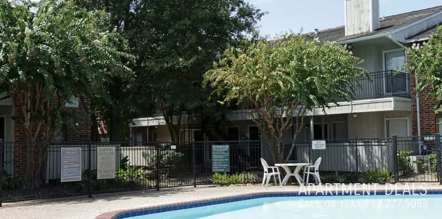 6 Greens Road @ Imperial Valley Drive Mb, Houston, TX 77060 photo 2