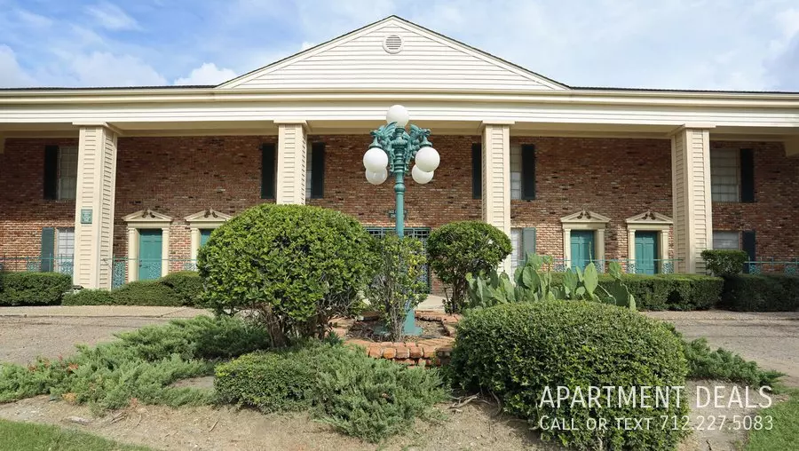 6 Gulfton Drive @ Alder Drive, Houston, TX 77081 photo 3