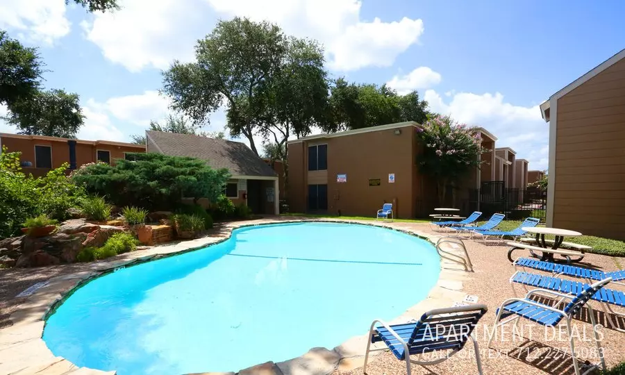 6 Willowbend Boulevard @ Maranatha Court, Houston, TX 77096 photo 3