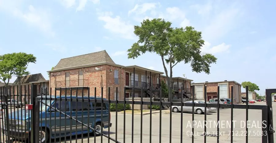 6007 Rampart Street, Houston, TX 77081 photo 3