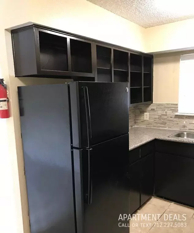6066 Belarbor Street, Houston, TX 77033 photo 5