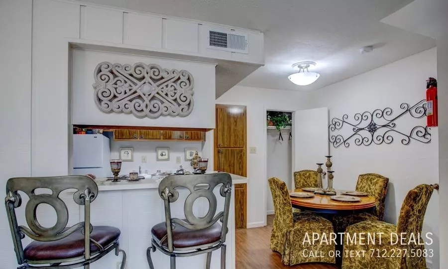 6106 Renwick Drive, Houston, TX 77081 photo 3