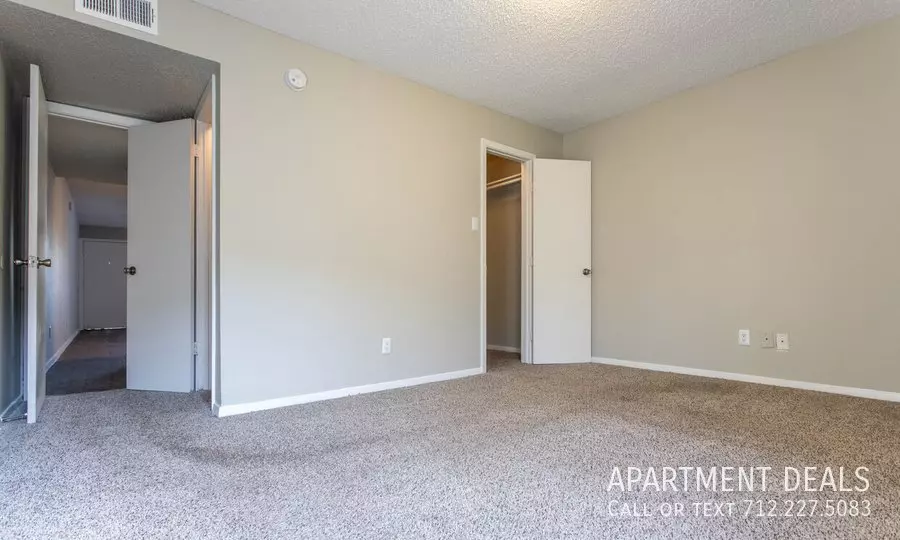 6117 Willowbend Boulevard, Houston, TX 77096 photo 4
