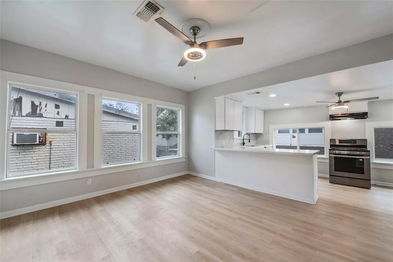 615 Pacific Street, Houston, TX 77006 photo 2