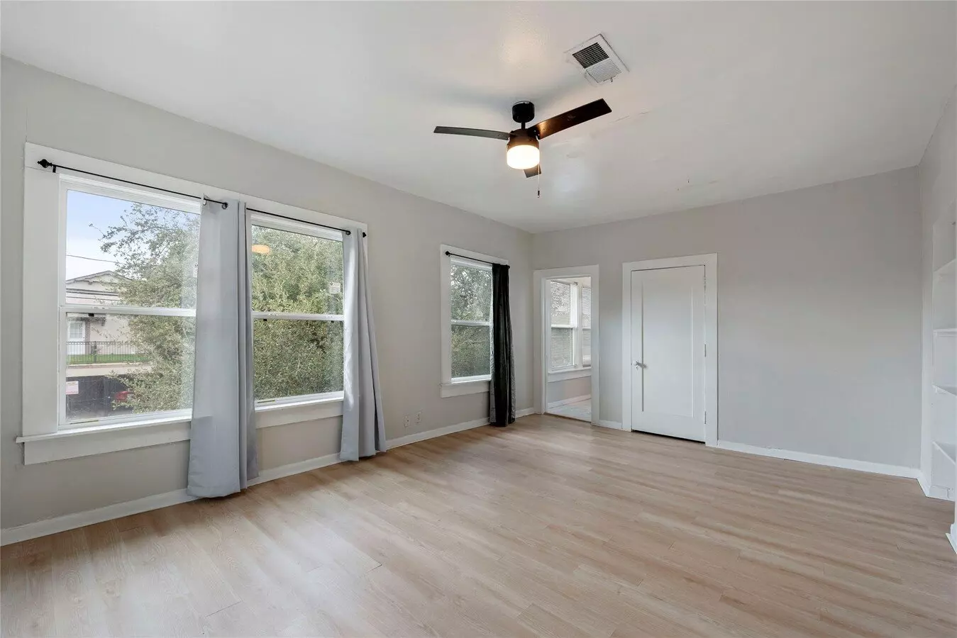 615 Pacific Street, Houston, TX 77006 photo 4