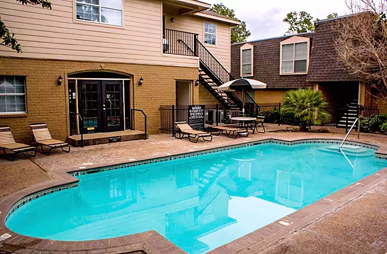 6311 Beverly Hill St. photo 2