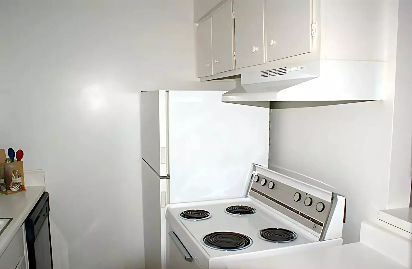 6311 Beverly Hill St. photo 3
