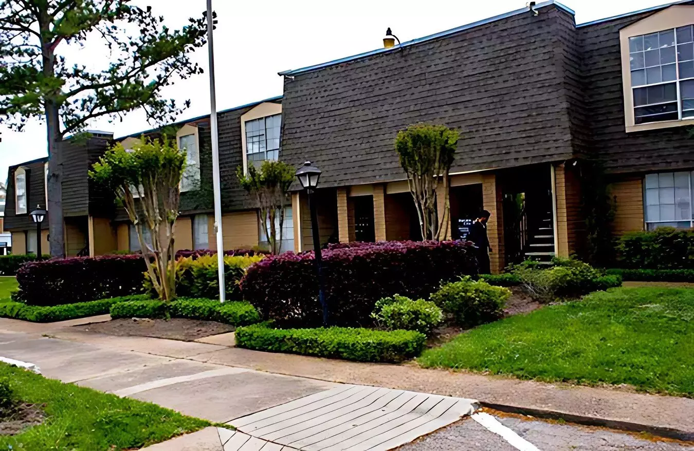 6311 Beverly Hill St. photo 5