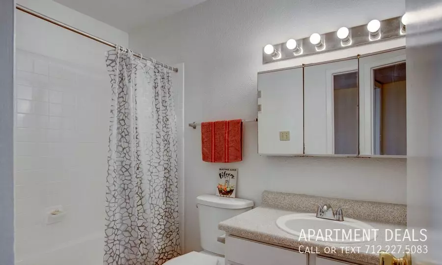 6431 Bankside Drive, Houston, TX 77096 photo 4