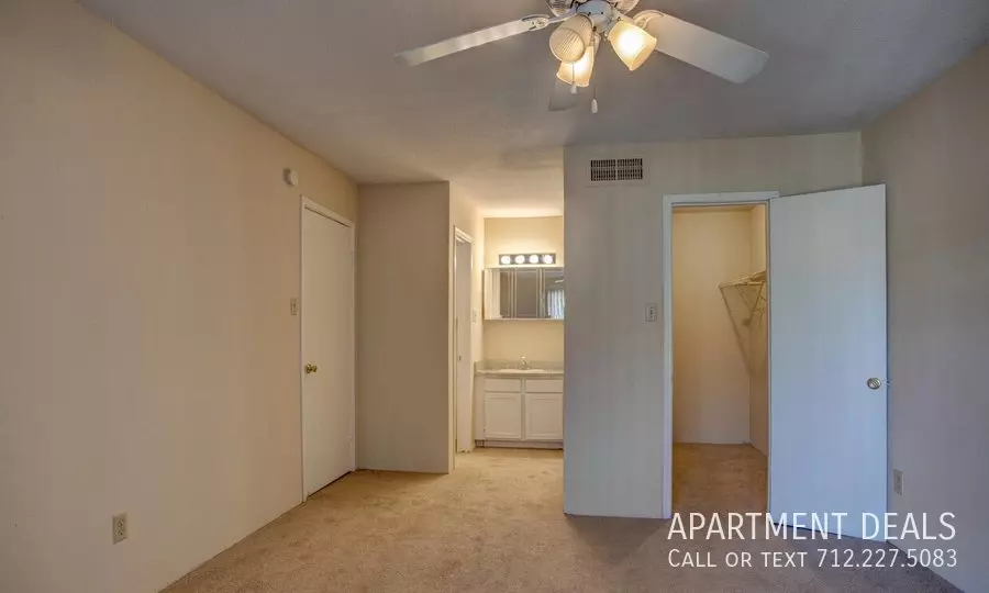 6431 Bankside Drive, Houston, TX 77096 photo 2