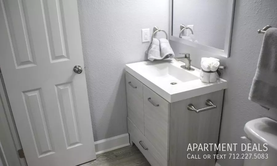 676 Maxey Road, Houston, TX 77013 photo 2
