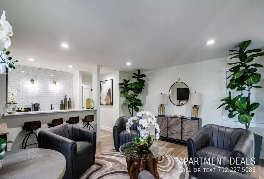 6836 Champions Plaza Drive, Houston, TX 77069 photo 2