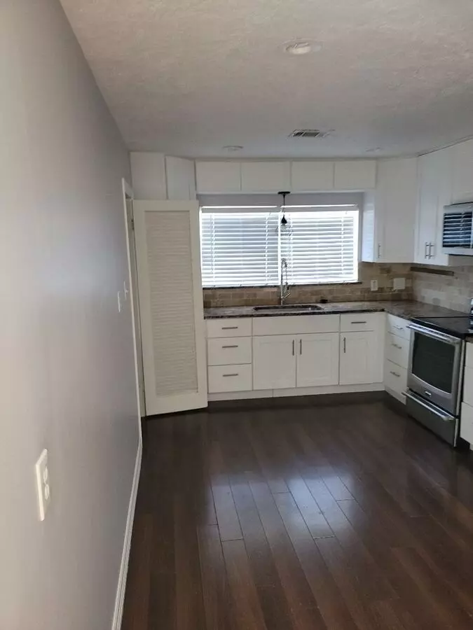6918 Irvington photo 3