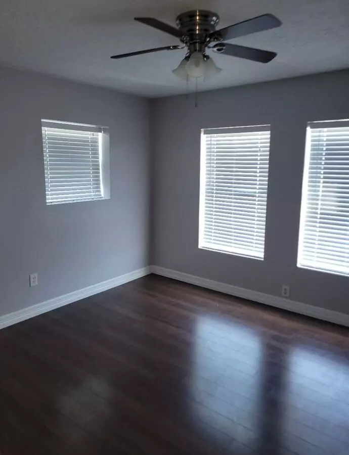 6918 Irvington photo 2
