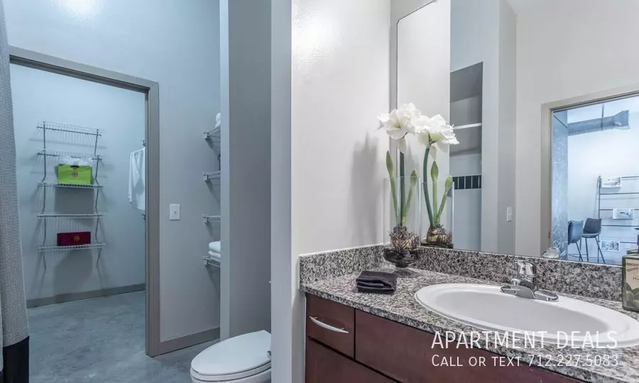 7 Hermann Park Court, Houston, TX 77021 photo 2